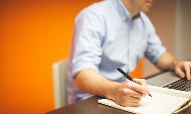 Co grozi za handel replikami?