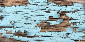 Dlaczego pęka skóra na stopach i dłoniach?