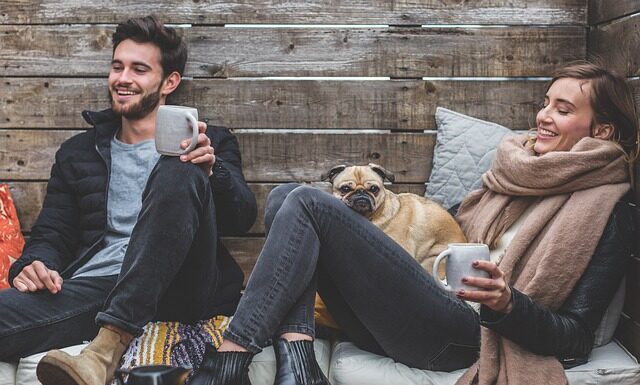 Jakie spodnie pasują do skórzanej kurtki?