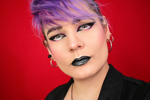 Co można użyć zamiast eyelinera? Co można użyć zamiast eyelinera?