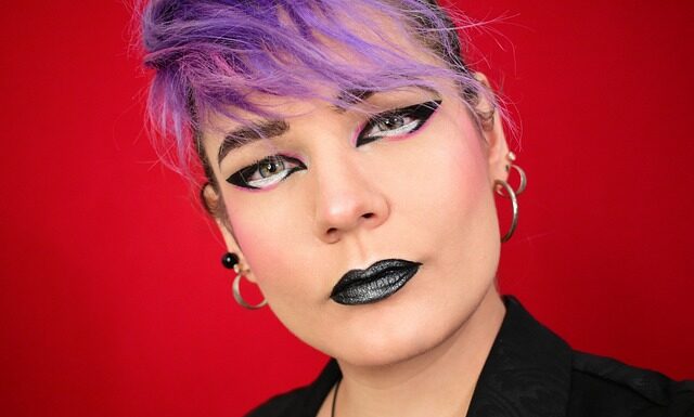 Czym nakładać eyeliner? Czym nakładać eyeliner?